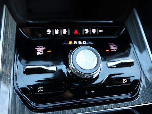 Used 2022 Jeep Wagoneer Series III w/ Flexible Seating Group image 35