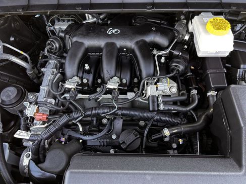 Used 2024 Nissan Pathfinder SV image 30