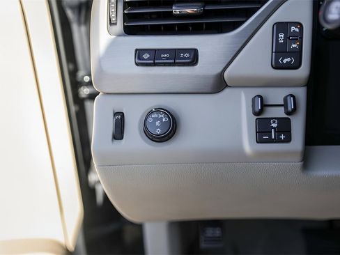 Used 2019 GMC Yukon Denali w/ Open Road Package image 18