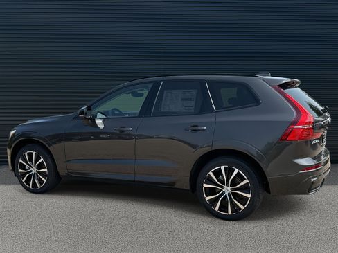 Certified 2025 Volvo XC60 B5 Plus w/ Climate Package image 7