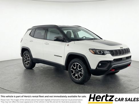 Used 2025 Jeep Compass Trailhawk AWD/4WD image 1