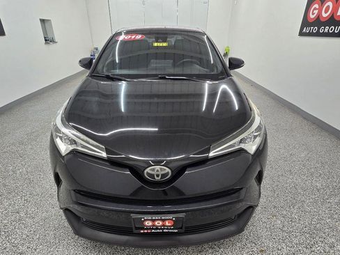 Used 2019 Toyota C-HR XLE FWD image 3