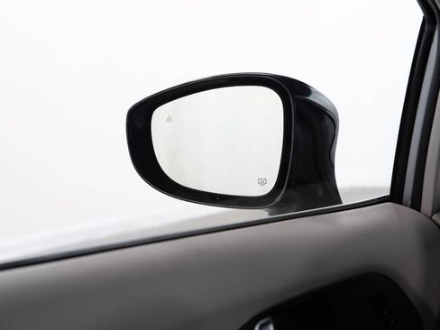 Used 2024 Chrysler Pacifica Touring-L FWD image 34
