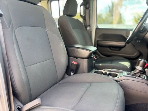 Used 2021 Jeep Wrangler Unlimited Sport image 13