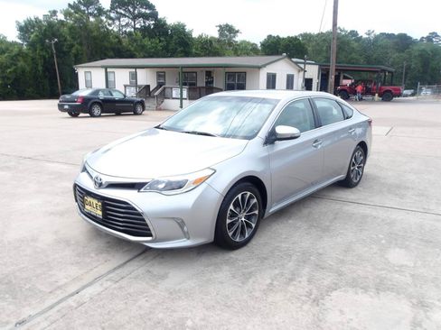 Used 2016 Toyota Avalon XLE FWD image 2