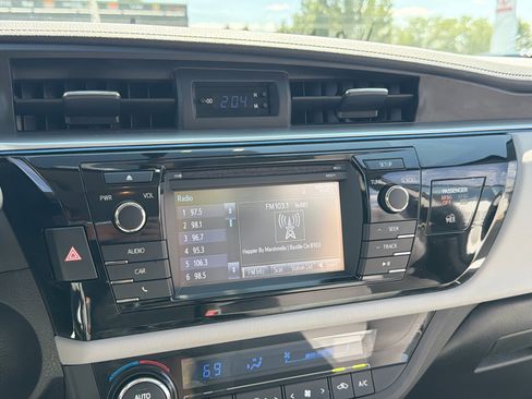Used 2016 Toyota Corolla LE FWD image 15