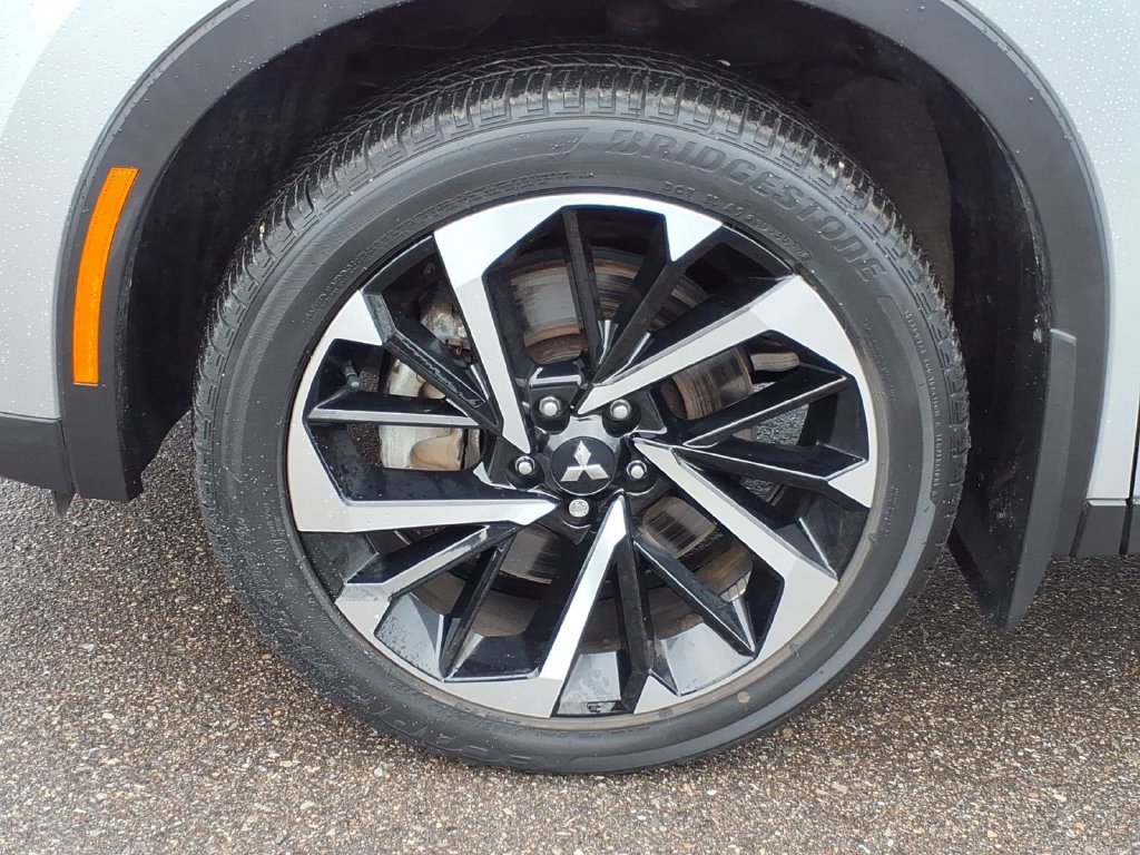 Used 2023 Mitsubishi Outlander SE AWD/4WD image 9