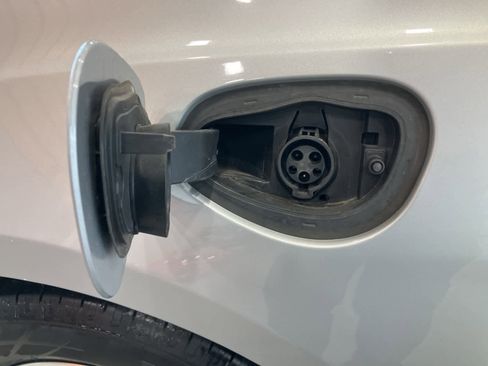 Used 2023 Chrysler Pacifica Limited image 10