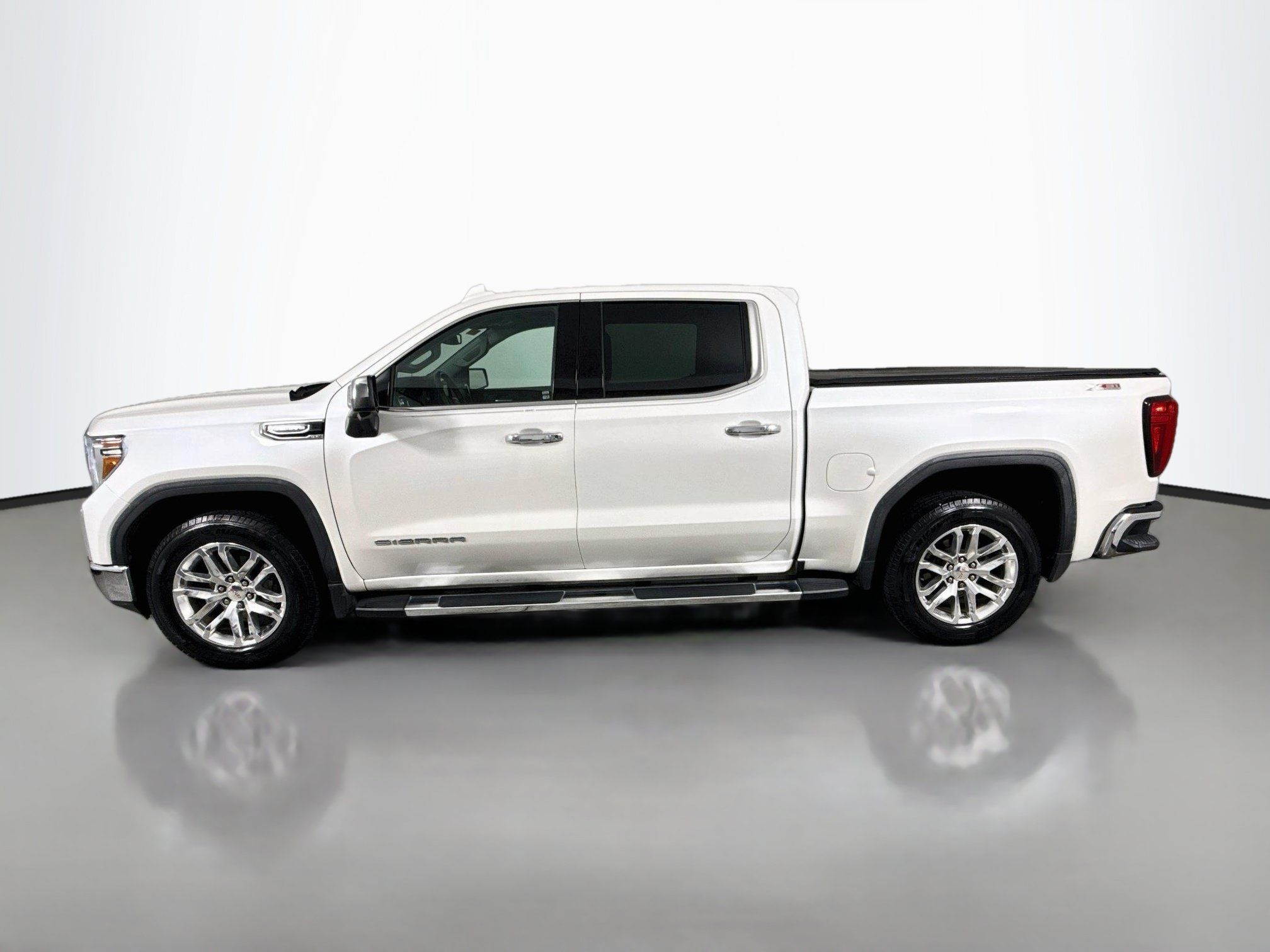 Used 2019 GMC Sierra 1500 SLT w/ SLT Premium Plus Package AWD/4WD image 4