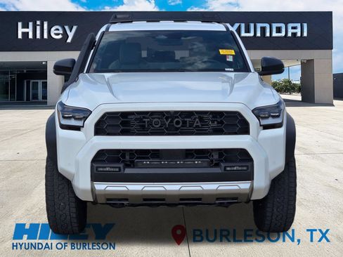 Used 2025 Toyota 4Runner Trailhunter AWD/4WD image 7