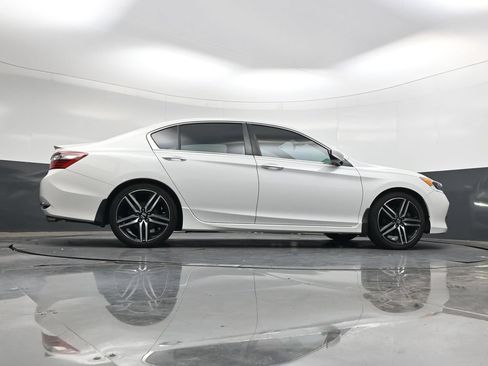 Used 2017 Honda Accord Sport image 38