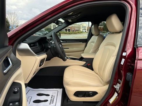 Used 2024 Jeep Grand Cherokee Limited image 13