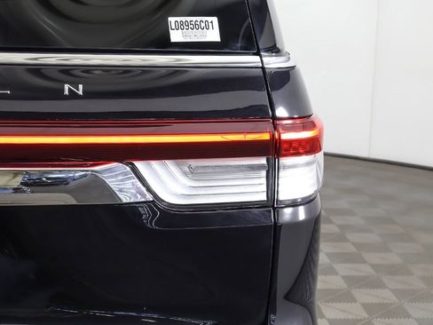 Used 2022 Lincoln Navigator Reserve image 22