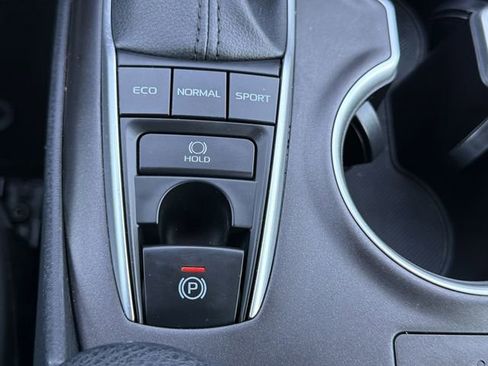 Used 2024 Toyota Camry XLE FWD image 10