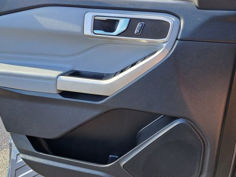 Used 2022 Ford Explorer XLT w/ Equipment Group 202A image 21