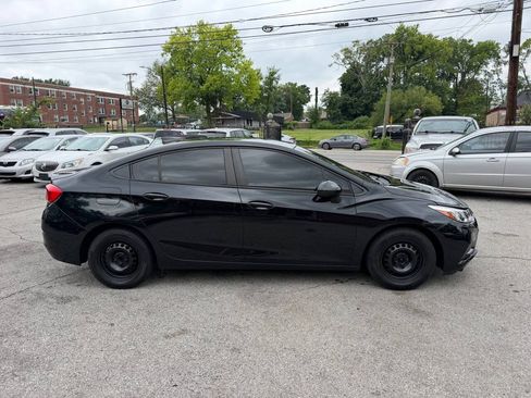 Used 2018 Chevrolet Cruze LS FWD image 9