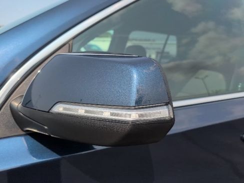 Used 2022 Chevrolet Traverse LT FWD image 16