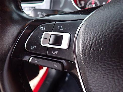 Used 2018 Volkswagen Golf S FWD image 15