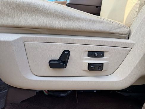 Used 2016 RAM 1500 Laramie w/ Convenience Group image 11