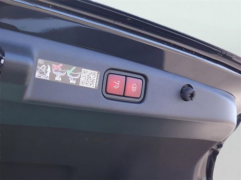 New 2026 Mercedes-Benz E 350 4MATIC Sedan image 11