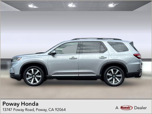 Certified 2025 Honda Pilot Touring image 1