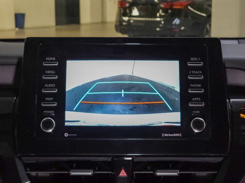 Used 2021 Toyota Camry LE image 28