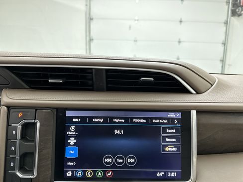 Used 2021 GMC Yukon XL Denali w/ Denali Premium Package image 37