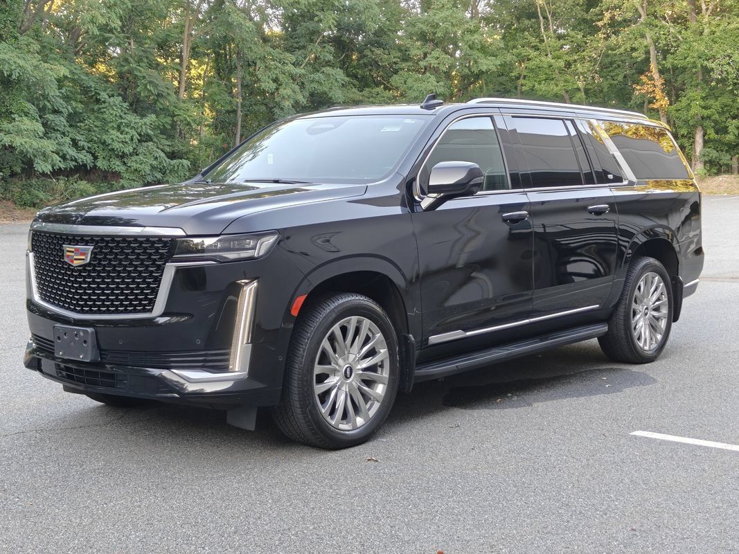 Used 2023 Cadillac Escalade ESV Premium Luxury AWD/4WD image 3