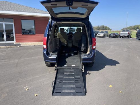 Used 2015 Dodge Grand Caravan SE w/ Quick Order Package 29E SE image 3