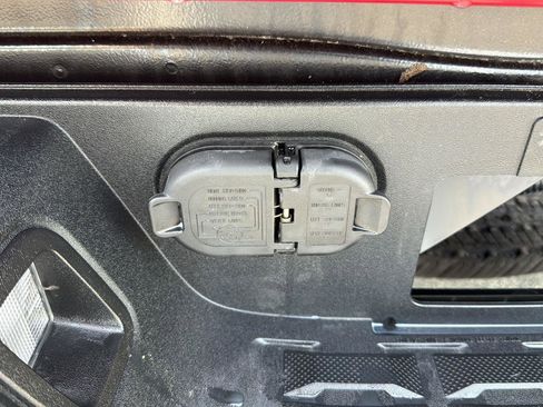 Used 2021 Toyota Tacoma SR5 AWD/4WD image 17
