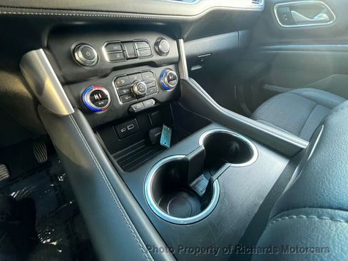 Used 2022 GMC Yukon XL SLE image 31