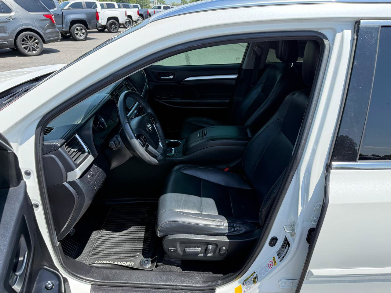 Used 2019 Toyota Highlander XLE AWD/4WD image 11