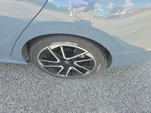 Used 2024 Nissan Sentra SR w/ SR Premium Package FWD image 12
