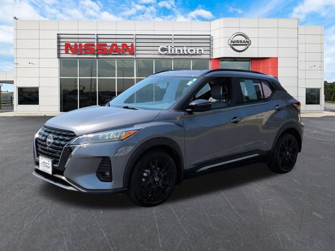 Used 2023 Nissan Kicks SR w/ SR Premium Package FWD image 7