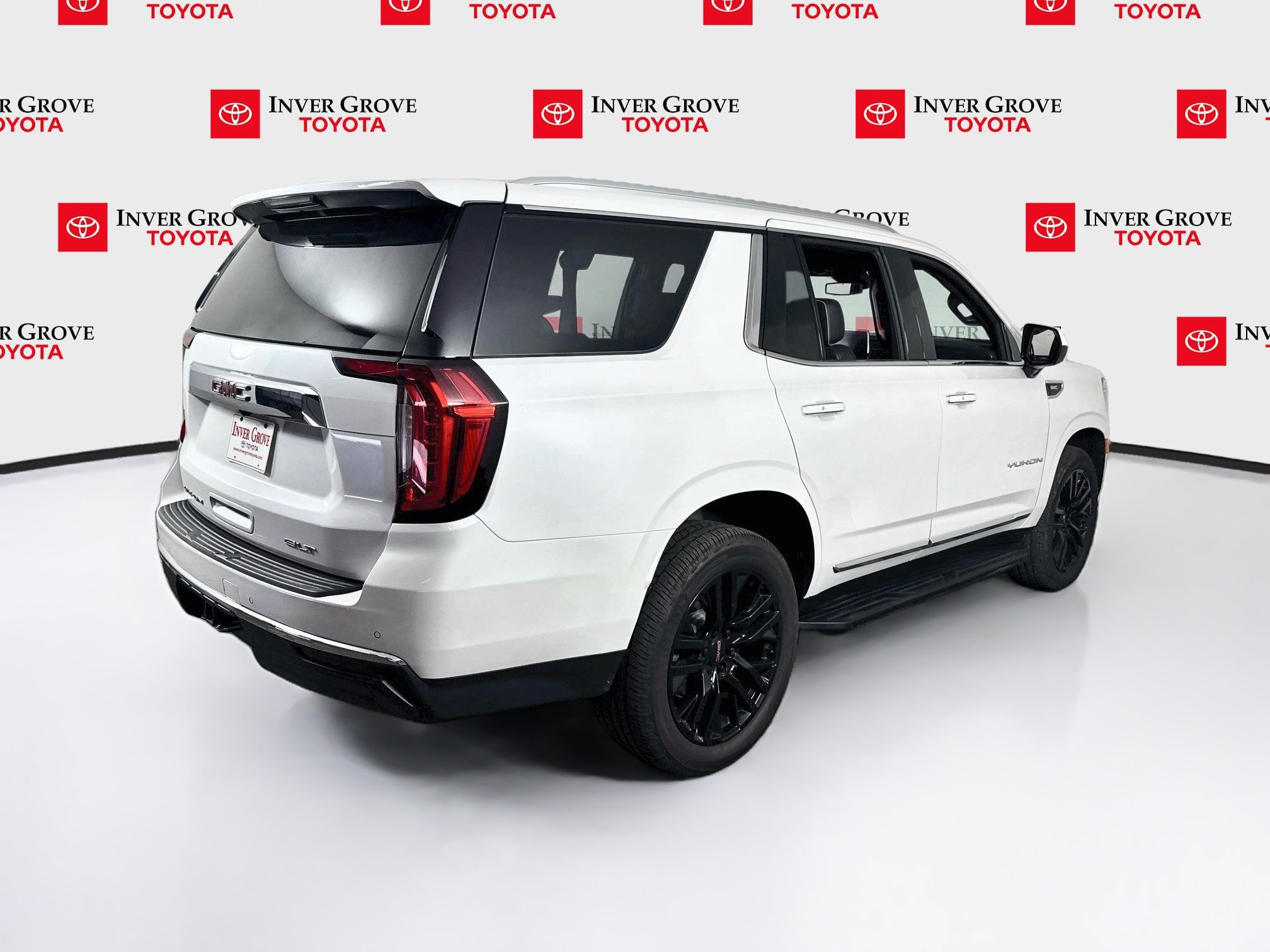 Used 2023 GMC Yukon SLT AWD/4WD image 5