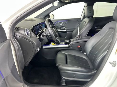 Used 2023 Mercedes-Benz GLA 250 4MATIC w/ Premium Package image 11