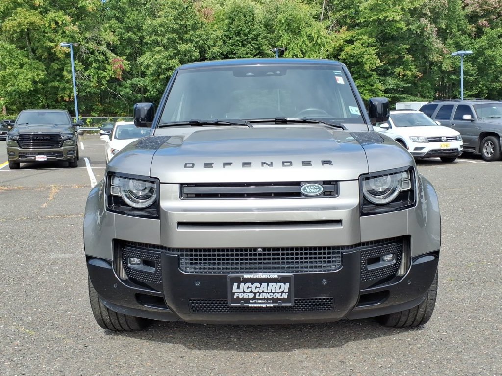 Used 2025 Land Rover Defender 110 X-Dynamic SE AWD/4WD image 2