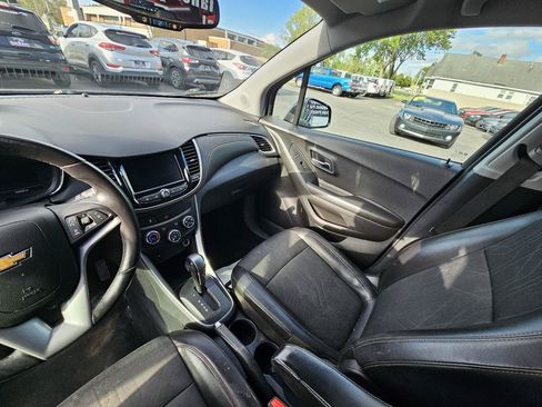 Used 2020 Chevrolet Trax LT w/ LT Convenience Package AWD/4WD image 20
