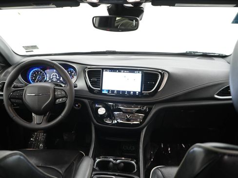 Used 2025 Chrysler Pacifica Limited FWD image 14
