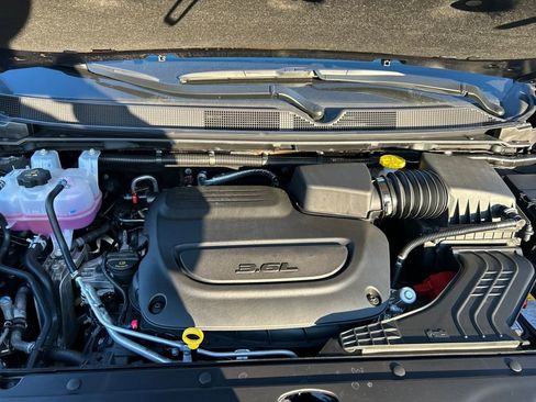 New 2026 Chrysler Pacifica Select image 9