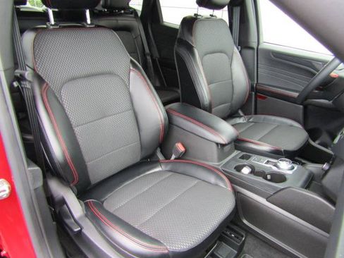 Used 2024 Ford Escape ST-Line w/ Tech Pack #1 AWD/4WD image 5
