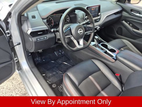 Used 2025 Nissan Altima 2.5 SR FWD image 11