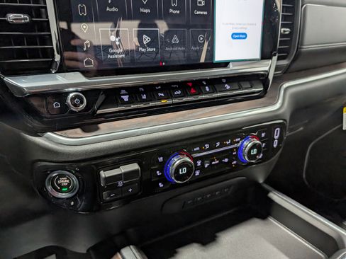 Used 2025 GMC Sierra 3500 SLT w/ SLT Premium Package AWD/4WD image 27