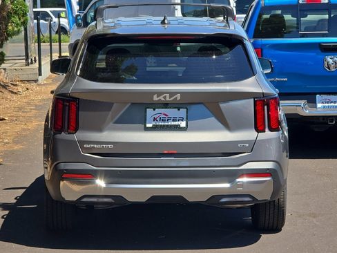 New 2025 Kia Sorento EX image 4
