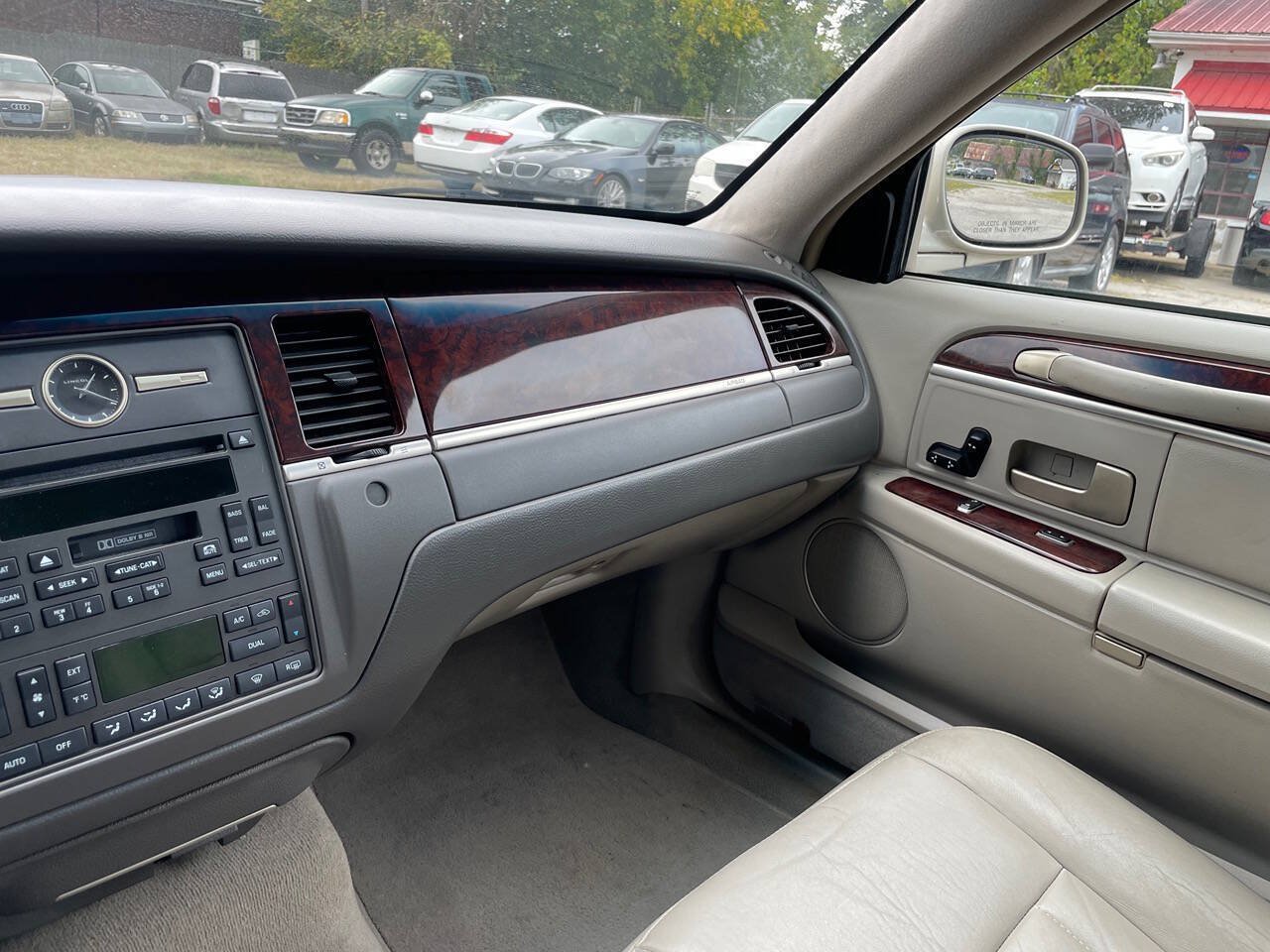 Used 2007 Lincoln Town Car Signature RWD image 16