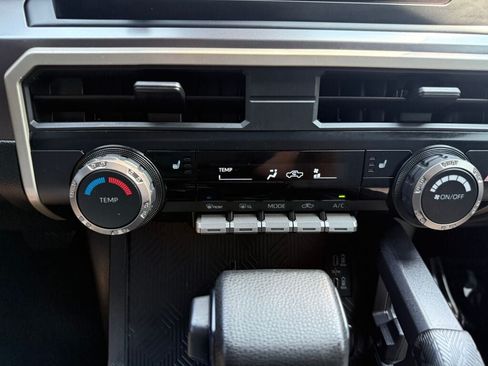 Used 2025 Toyota Tacoma SR5 AWD/4WD image 17