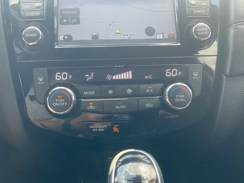 Used 2017 Nissan Rogue SL FWD image 16