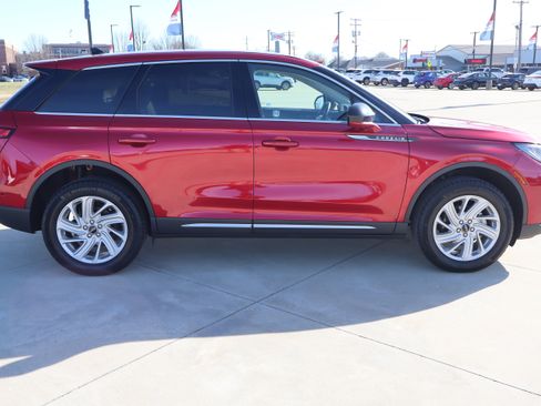 Used 2025 Lincoln Corsair FWD image 4