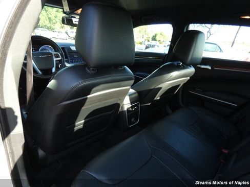 Used 2014 Chrysler 300 image 41