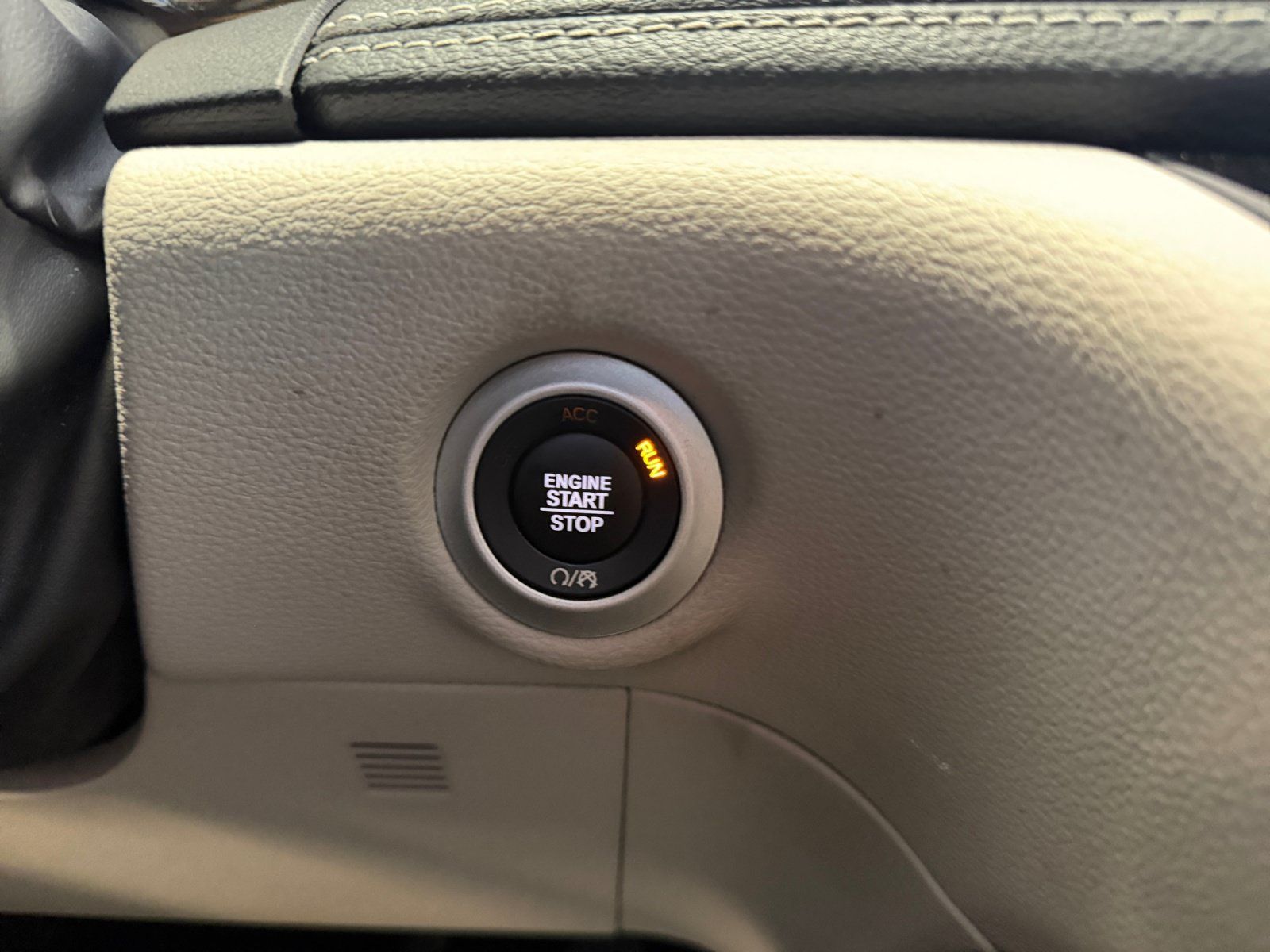 Used 2023 Chrysler Pacifica Limited FWD image 30